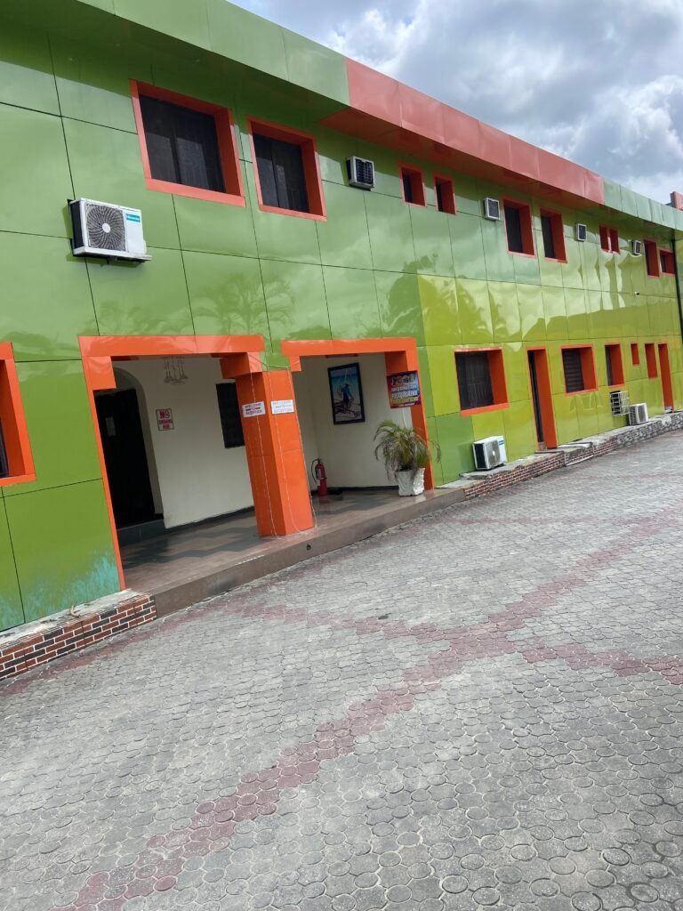 MC Yens and Suite Hotel