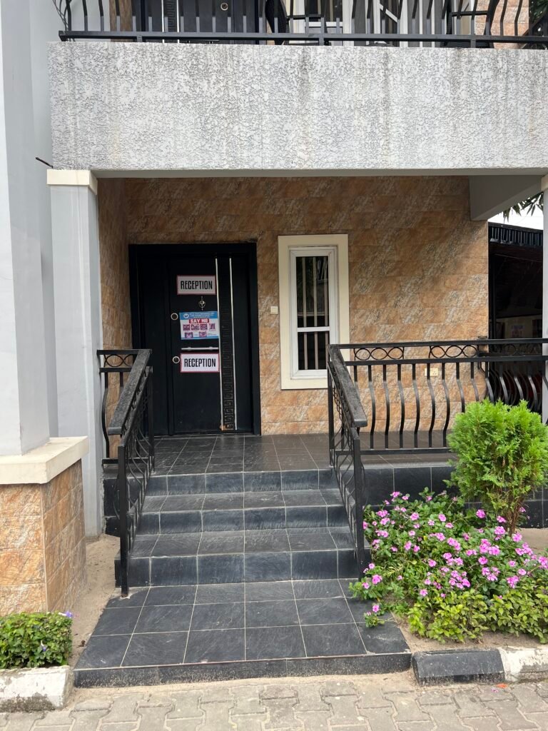 VINTAGE HOTEL AND SUITES