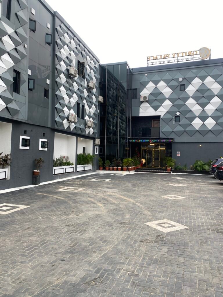 Gritty Palace Hotel & Suite