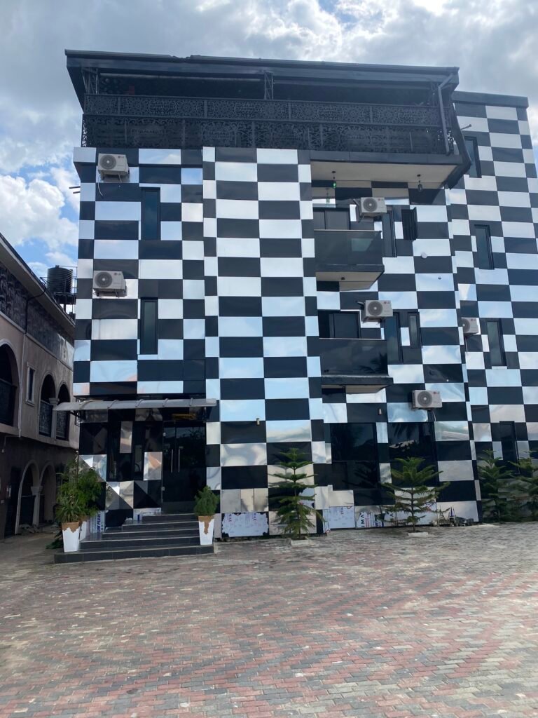 Lalas Hotel & Apartment